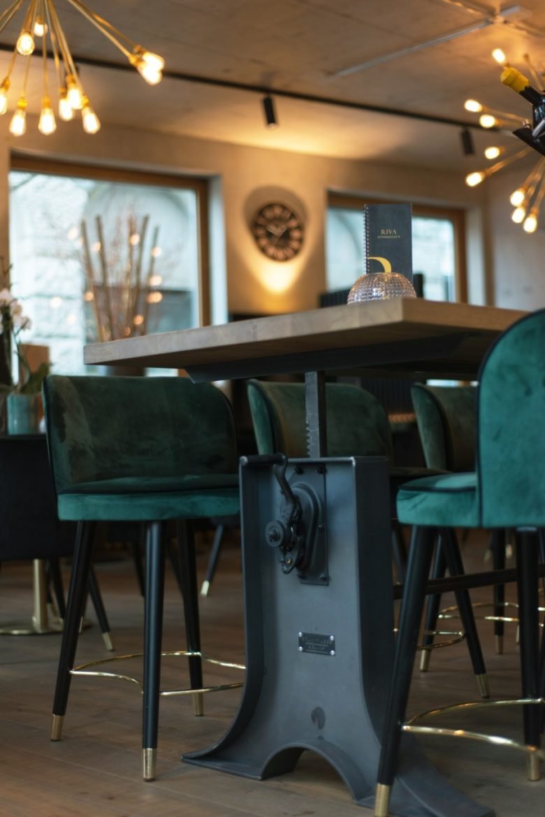 Riva Café & Weinbar by P&M Furniture