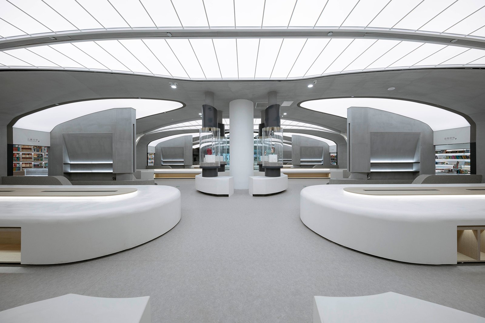 风动 E 庞书店 / Gonverge Interior Design