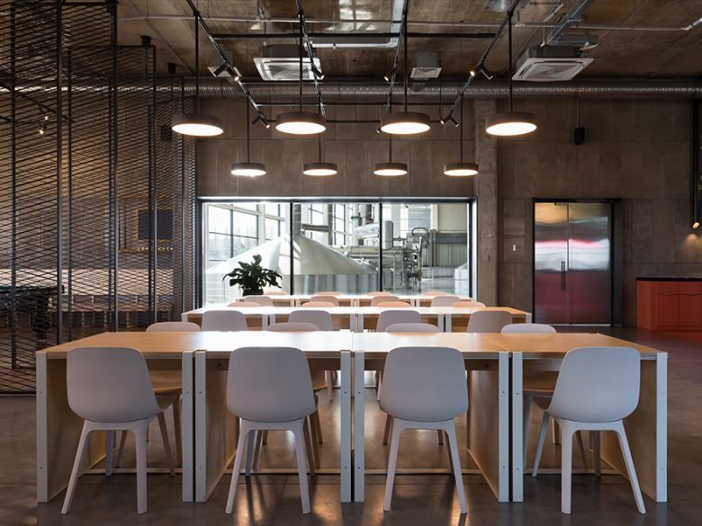 莫斯科啤酒公司 (Mosbrew) 品牌空间，由 Form Bureau 设计，莫斯科 – 俄罗斯