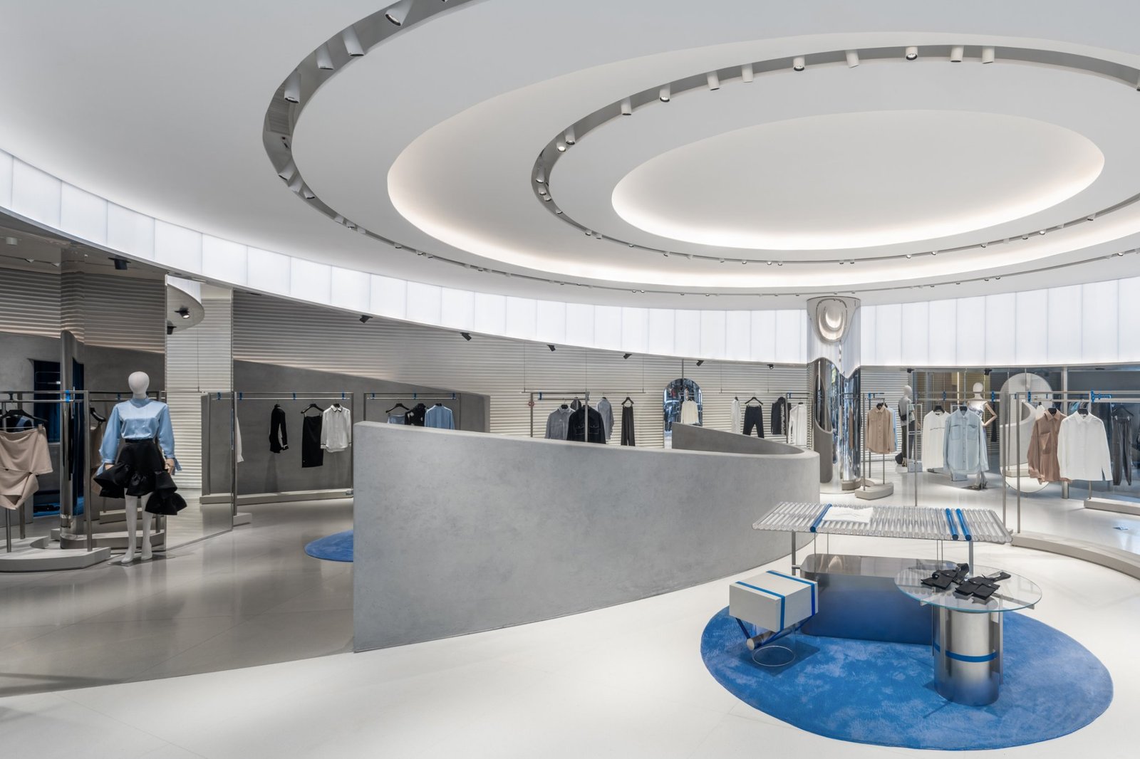 IEW.H 上海旗舰店：时空反重力之旅