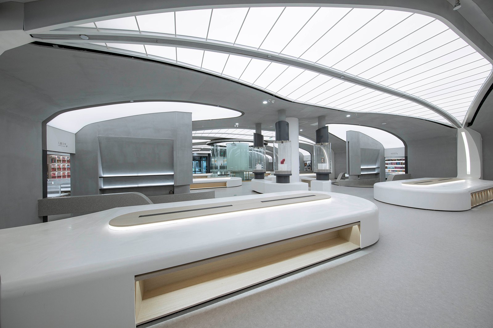 风动 E 庞书店 / Gonverge Interior Design