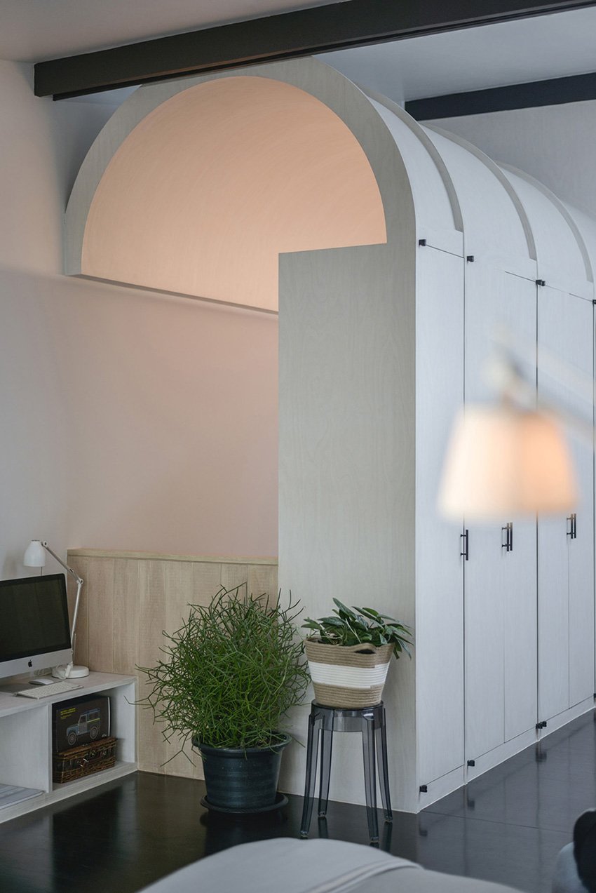 anonym studio 结合了线性和弯曲的几何形状，在曼谷创造了宁静的住宅