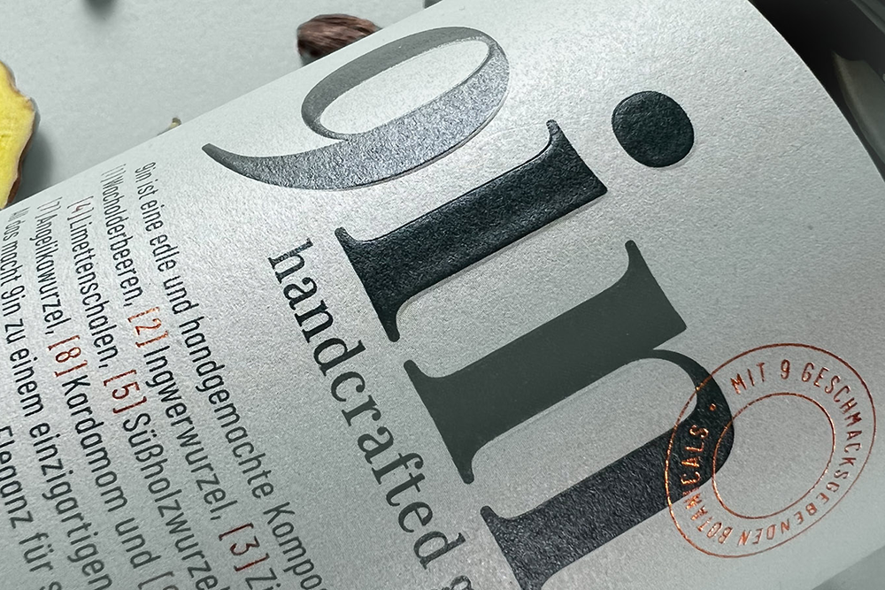 Higgins Design 的 9 英寸手工杜松子酒