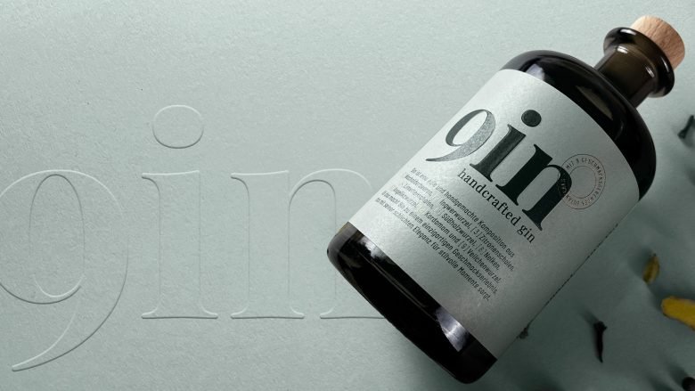 Higgins Design 的 9 英寸手工杜松子酒