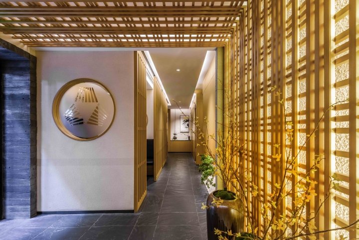 Spacemen 的木炭烤肉餐厅，上海 – 中国