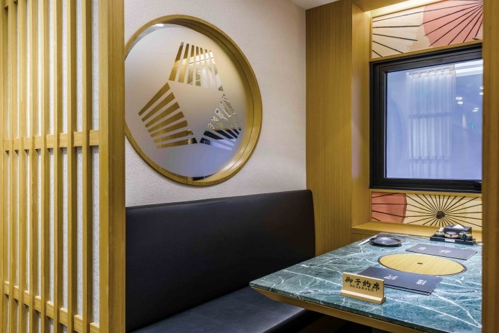 Spacemen 的木炭烤肉餐厅，上海 – 中国