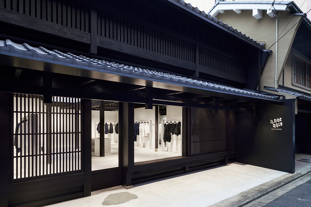 A-POC Store by Tokujin Yoshioka
