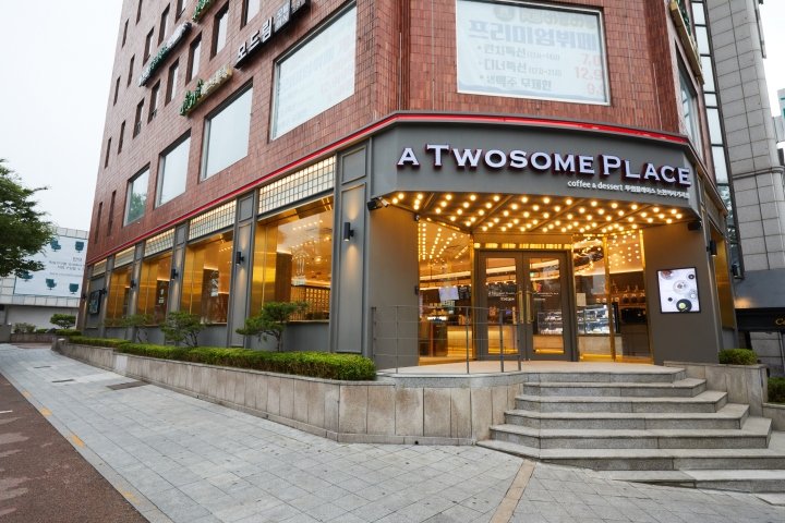 A TWOSOME PLACE 咖啡和甜点，由 CJ foodville 提供，江南区论岘洞 / 首尔 – 大韩民国