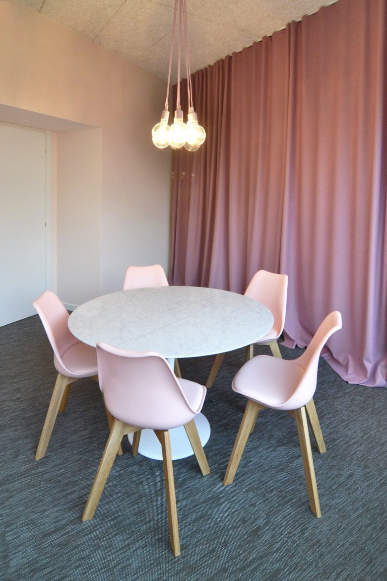 欧唯特 booking.com 办事处