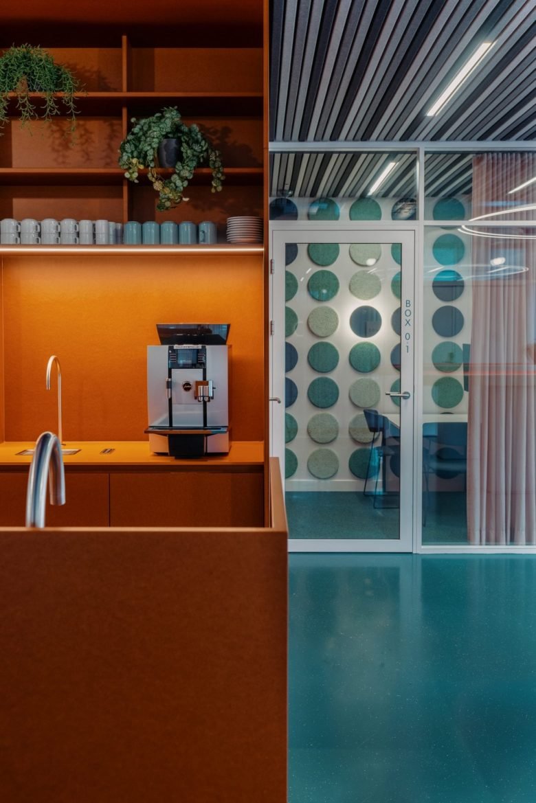 AEtelier 办公室由 Studio Anton Hendrik Denys 和 Steen Architecten 设计