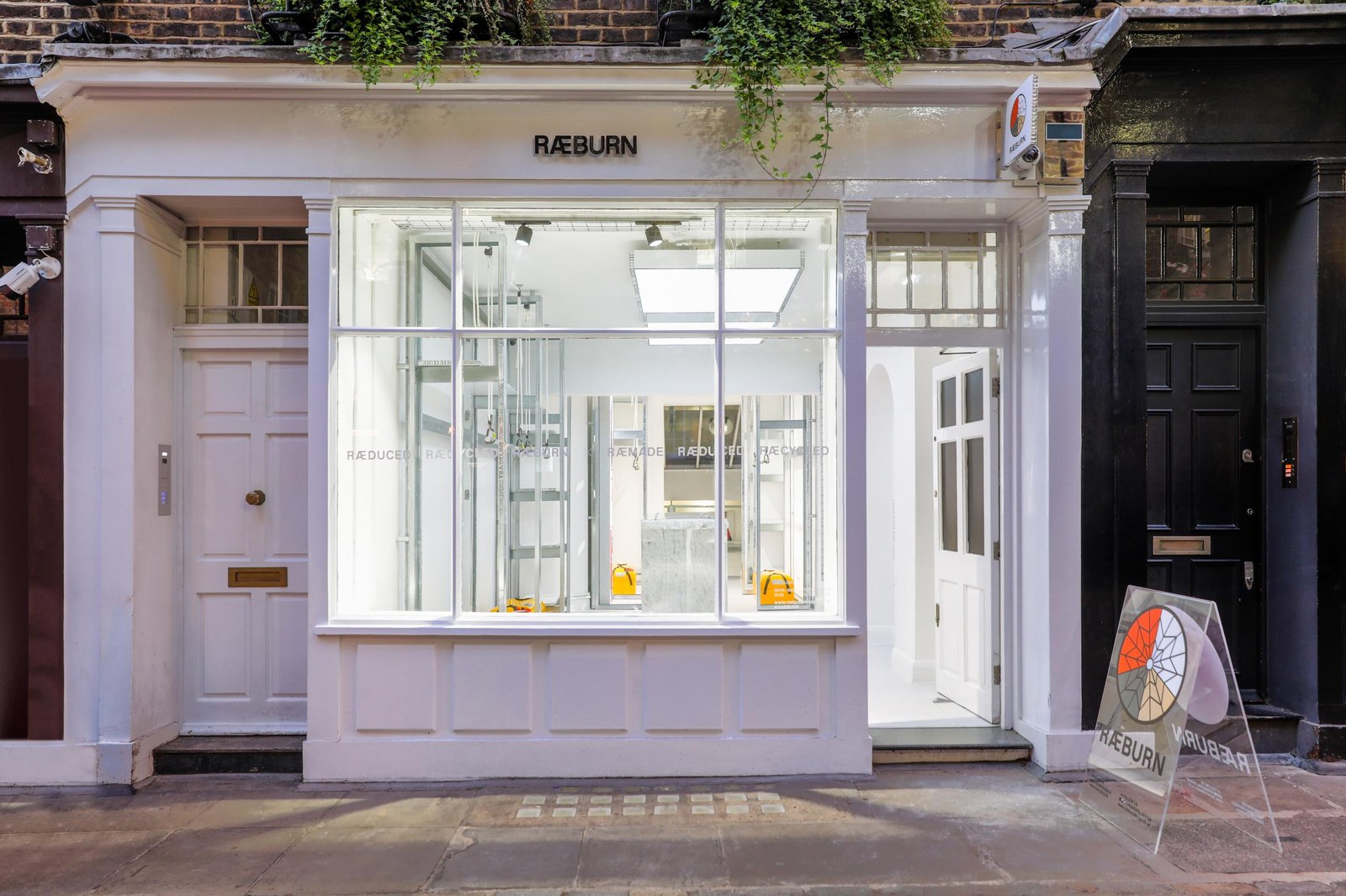 RÆBURNS 可回收和可回收的商店环境;苏豪区 RÆBURNS 可回收和可回收的商店环境;苏豪区