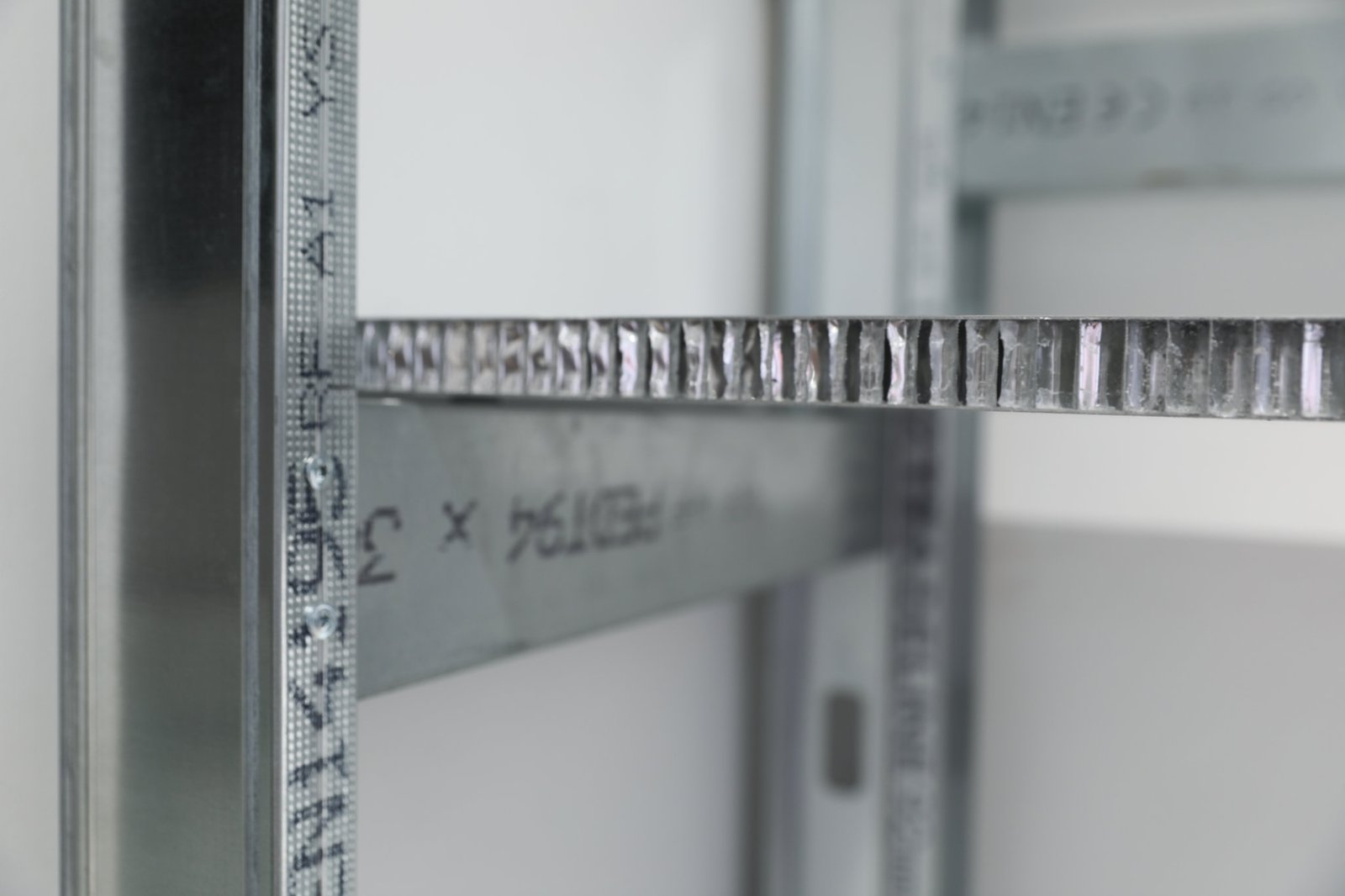 RÆBURNS 可回收和可回收的商店环境;苏豪区 RÆBURNS 可回收和可回收的商店环境;苏豪区