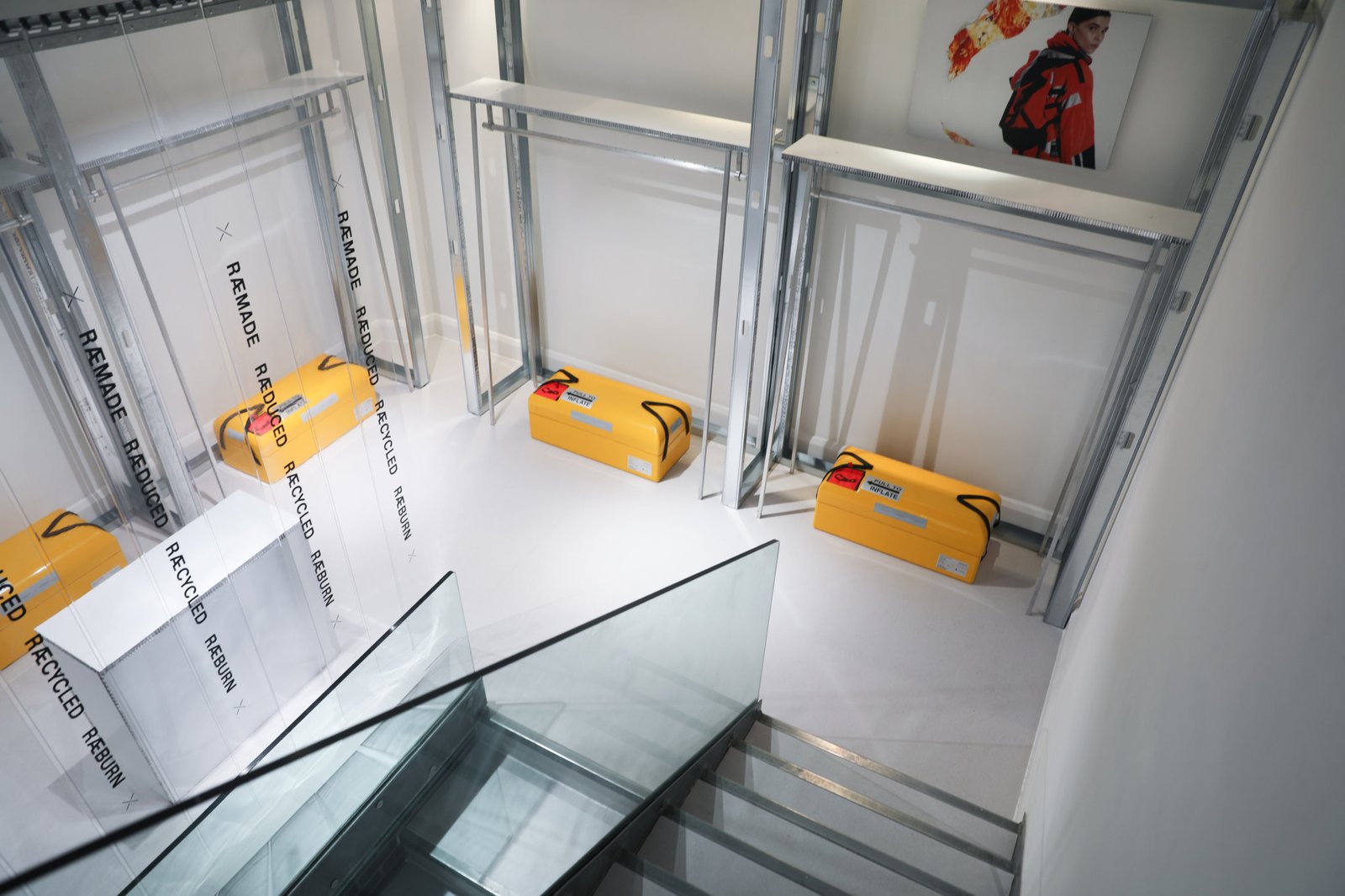 RÆBURNS 可回收和可回收的商店环境;苏豪区 RÆBURNS 可回收和可回收的商店环境;苏豪区