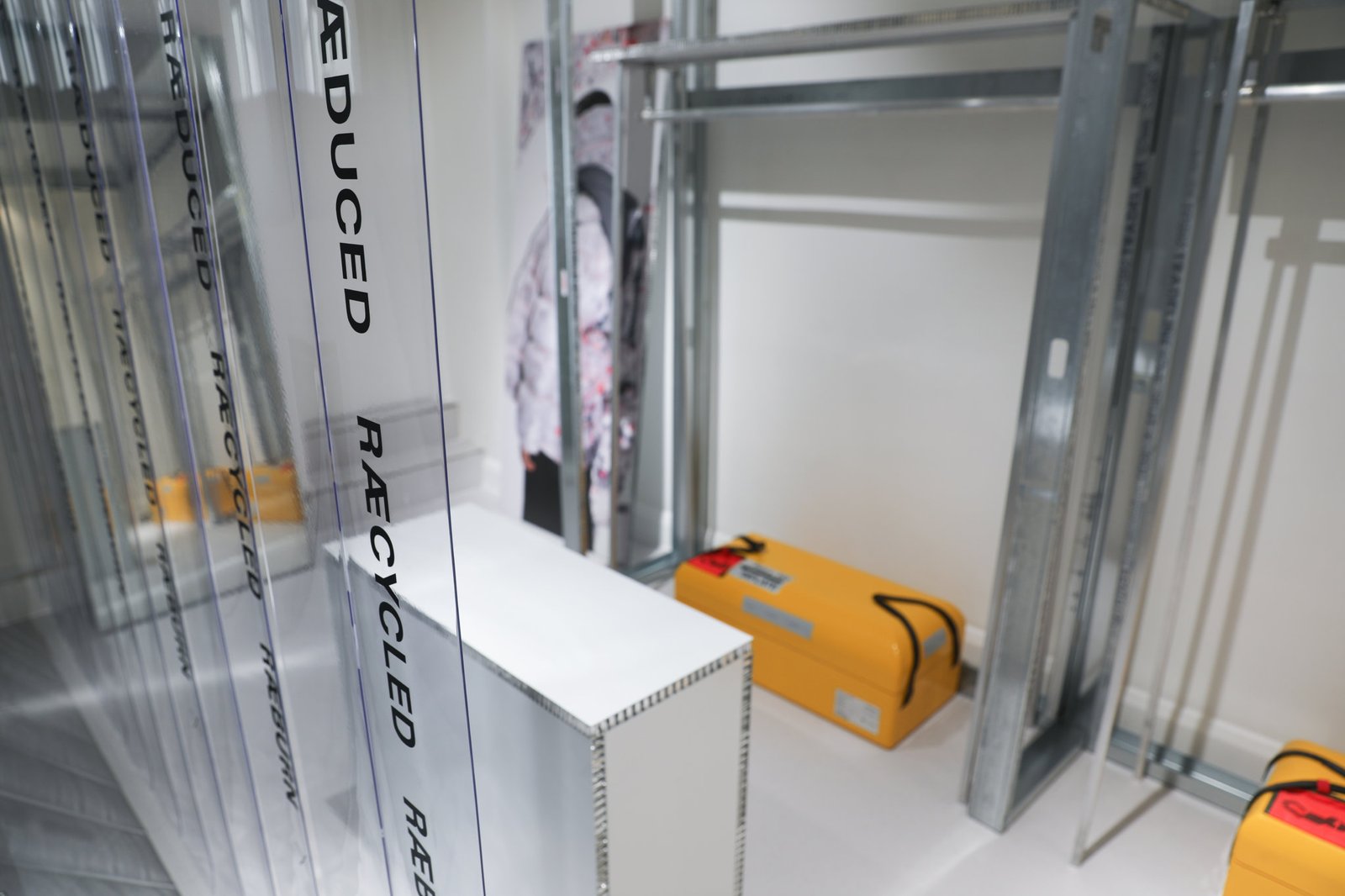 RÆBURNS 可回收和可回收的商店环境;苏豪区 RÆBURNS 可回收和可回收的商店环境;苏豪区