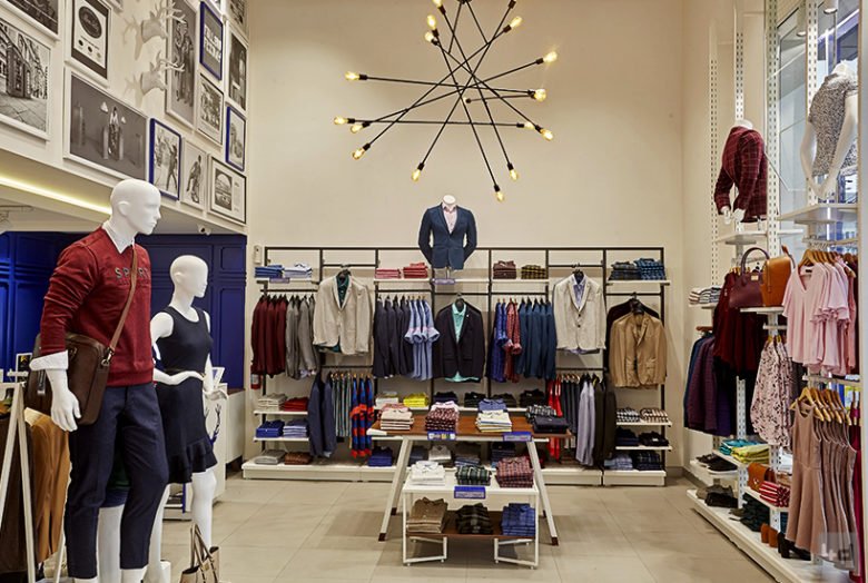 艾伦·索利 | 地点：海得拉巴 | 尺寸：3500 平方英尺 | 由 4dimensions Retail Design India 设计