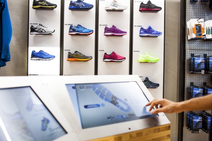 ASICS 零售概念由 Green Room 设计，布鲁塞尔 – 比利时