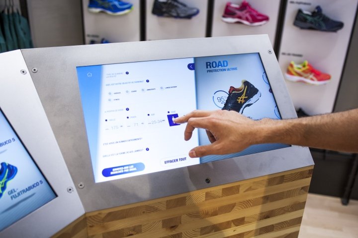ASICS 零售概念由 Green Room 设计，布鲁塞尔 – 比利时