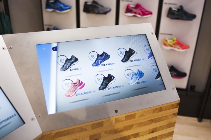 ASICS 零售概念由 Green Room 设计，布鲁塞尔 – 比利时