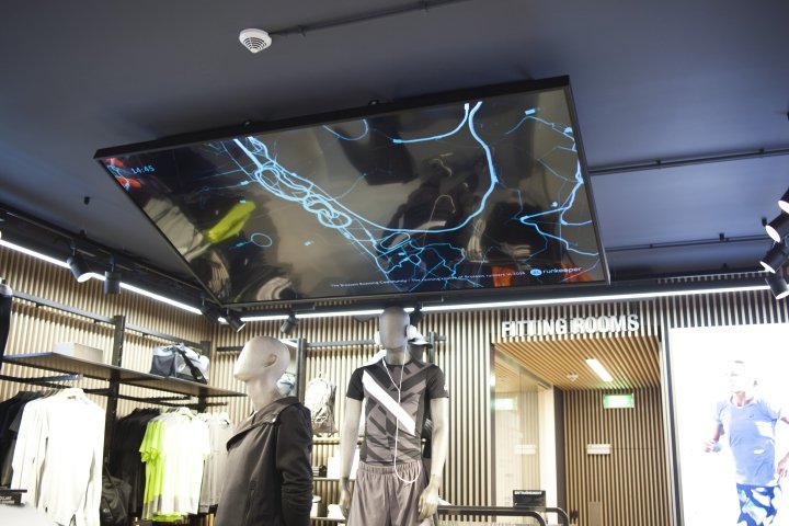 ASICS 零售概念由 Green Room 设计，布鲁塞尔 – 比利时