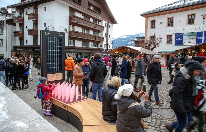 奥迪数字点 (AUDI DIGITAL POINTS) 由 Point.Architects 设计，位于意大利科尔蒂纳丹佩佐