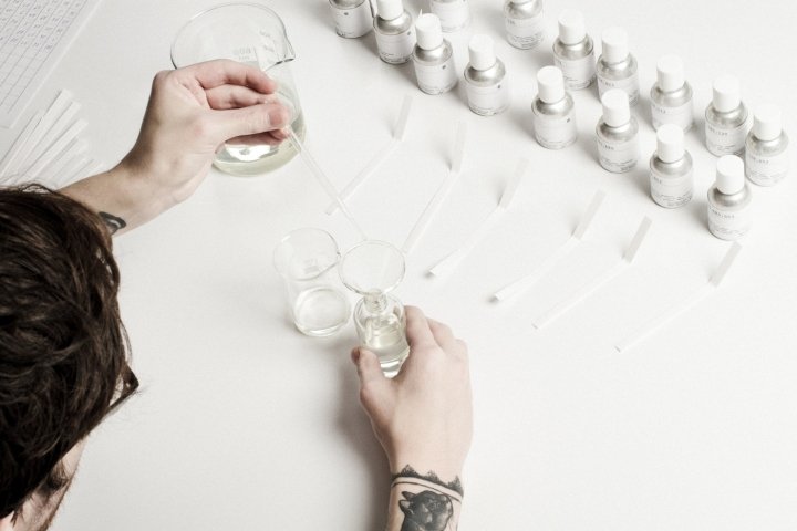 Noreste 的 Abracadabra 香水包装