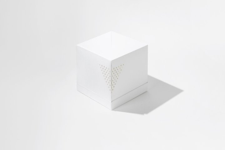 Noreste 的 Abracadabra 香水包装