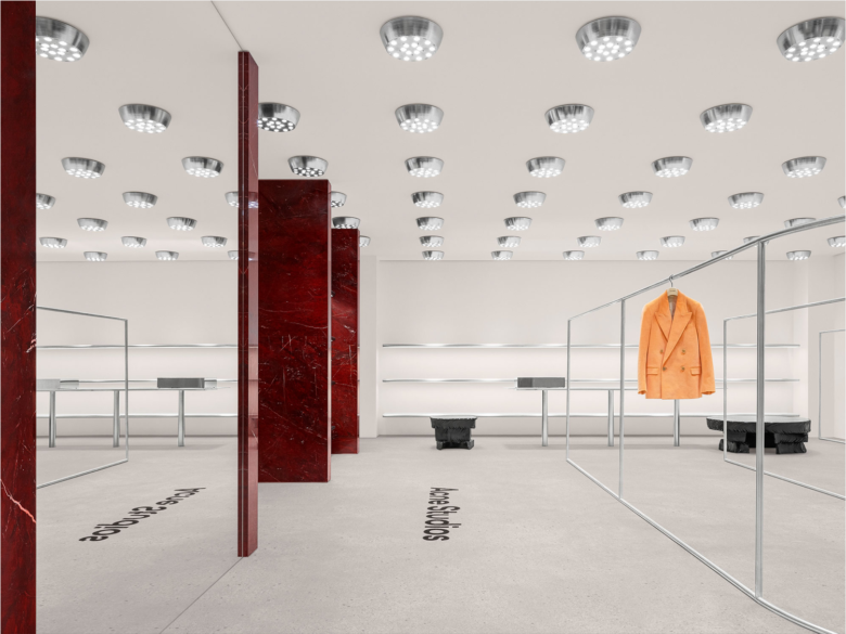 Acne Studios 由 Christian Halleröd 设计 Acne Studios 由 Christian Halleröd 设计