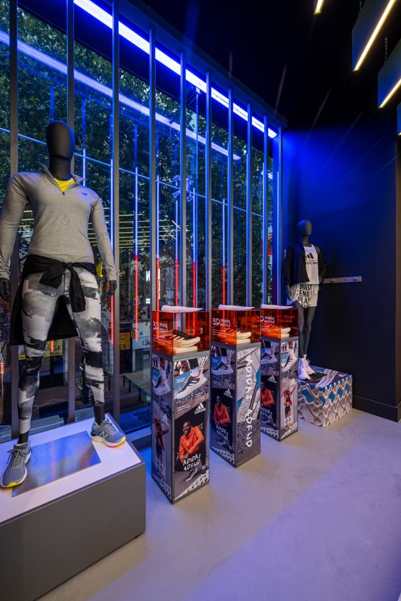 阿迪达斯 4DFWD 体育直销活动