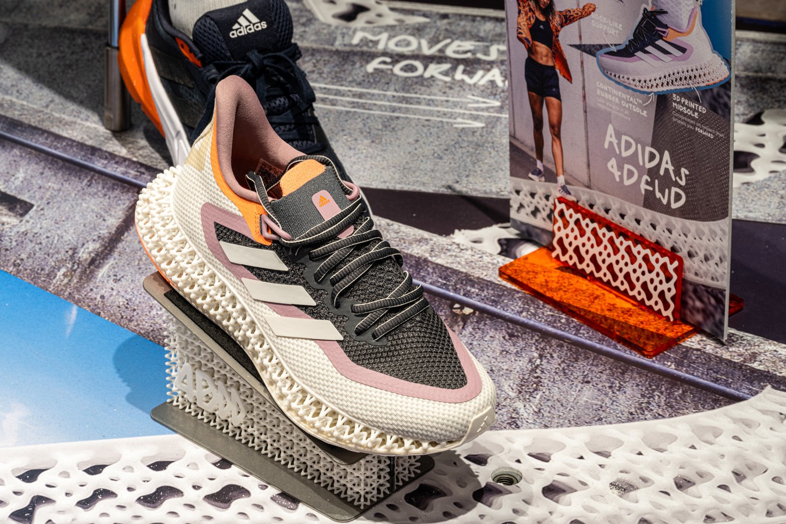 阿迪达斯 4DFWD 体育直销活动