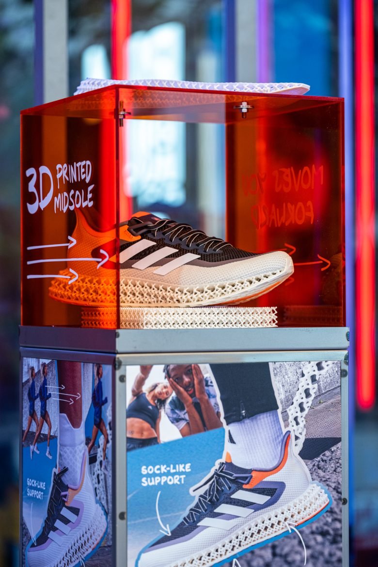 阿迪达斯 4DFWD 体育直销活动