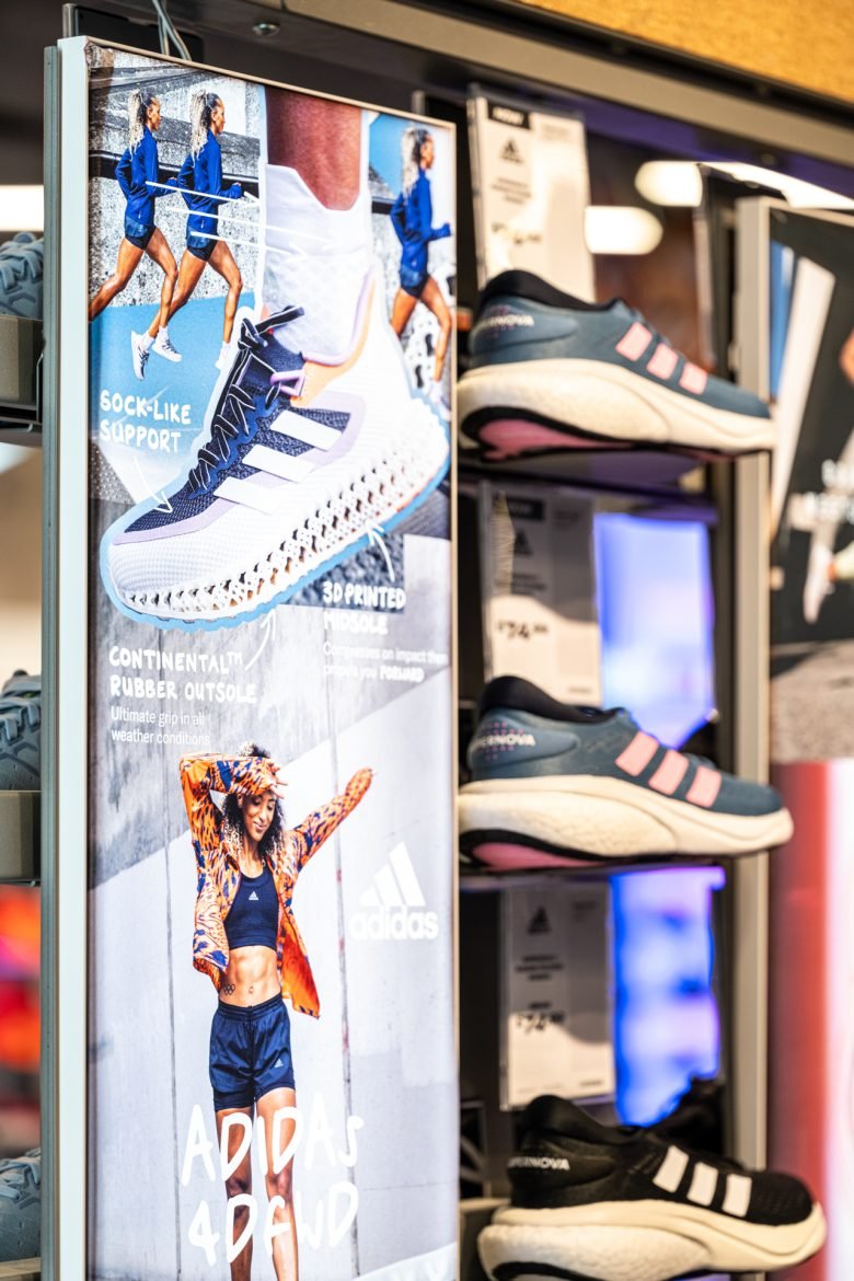 阿迪达斯 4DFWD 体育直销活动