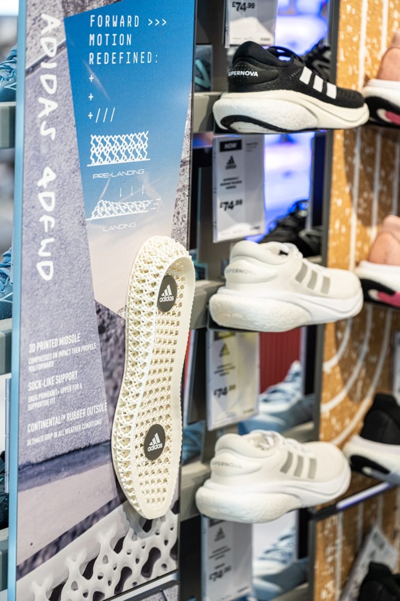 阿迪达斯 4DFWD 体育直销活动