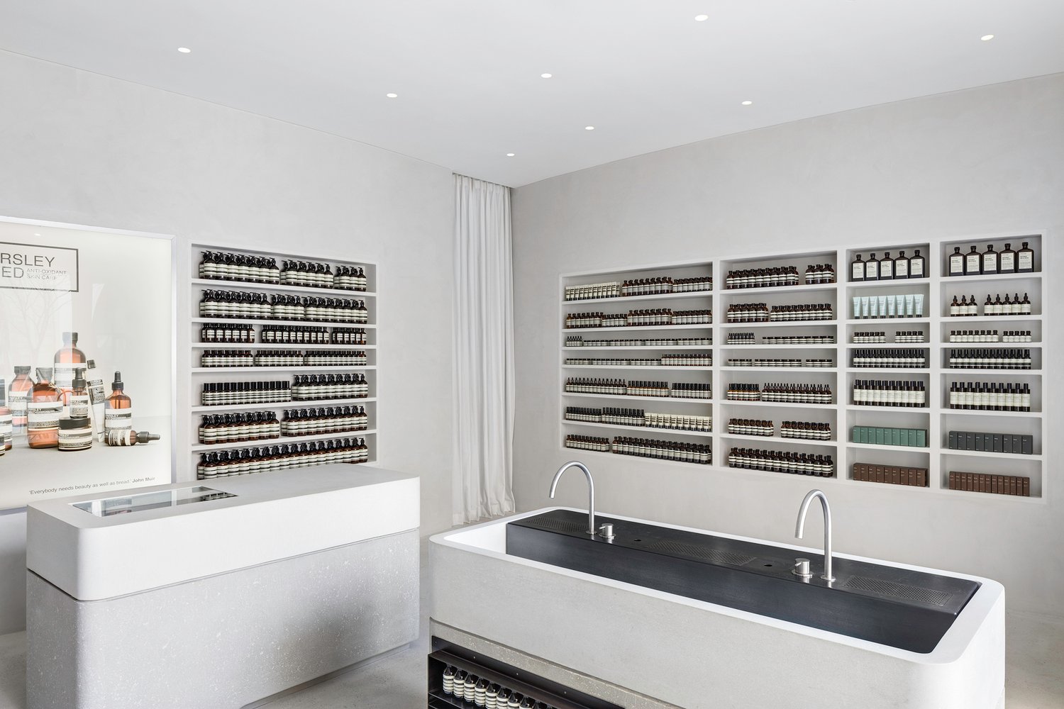 伊索商店 / Metro Arquitetos Associados