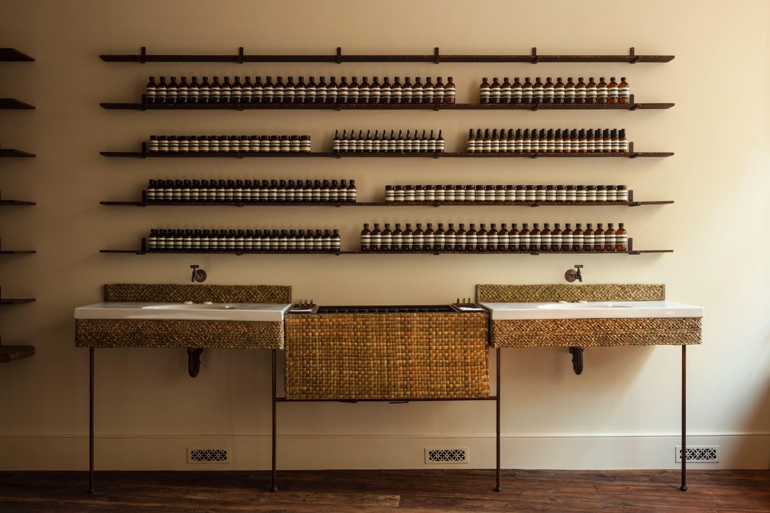 JAMESPLUMB 设计的伊索商店