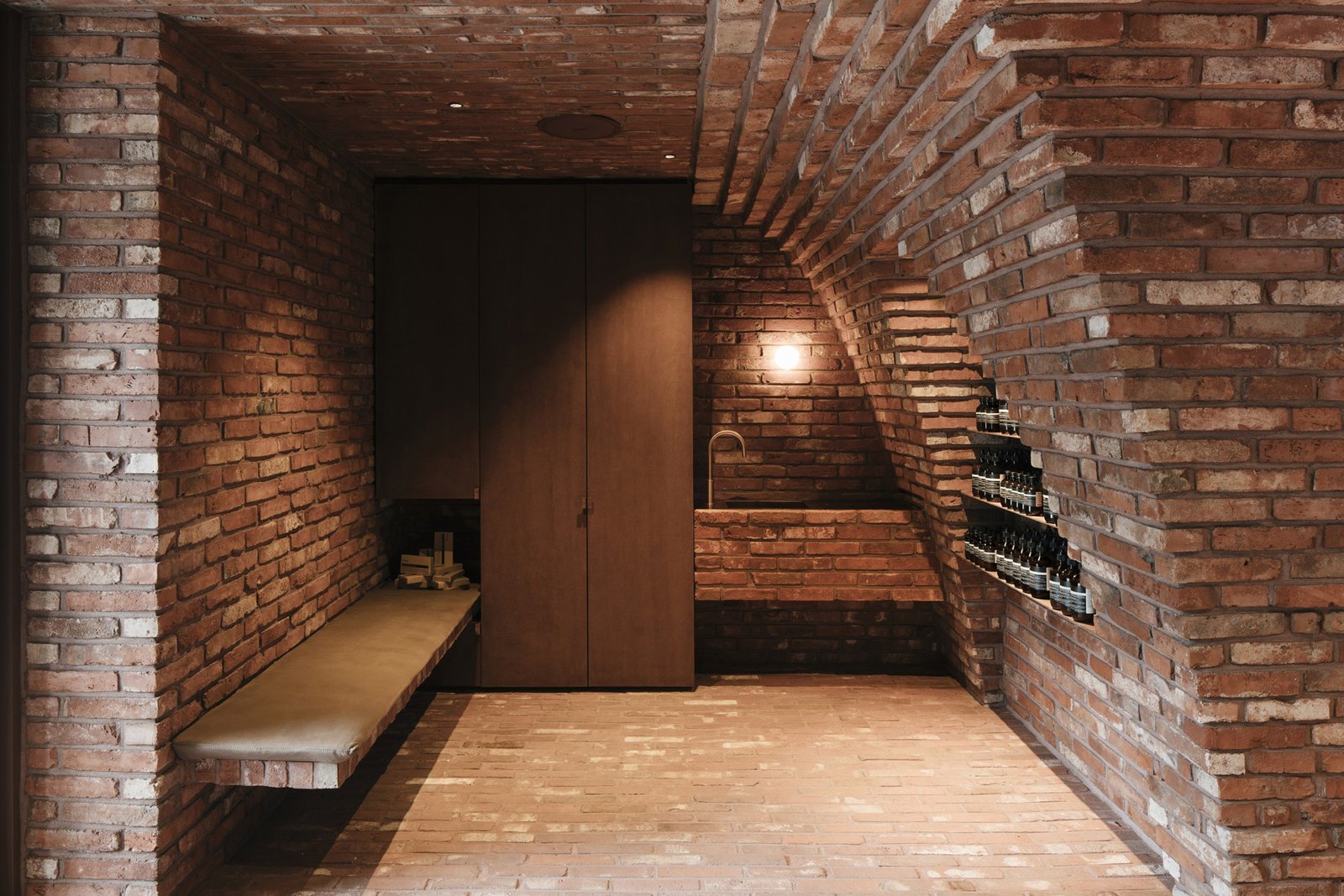 Mlkk Studio 设计的伊索商店 Mlkk Studio 设计的伊索商店