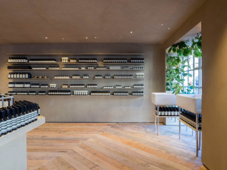 卢卡·瓜达尼诺工作室设计的伊索商店