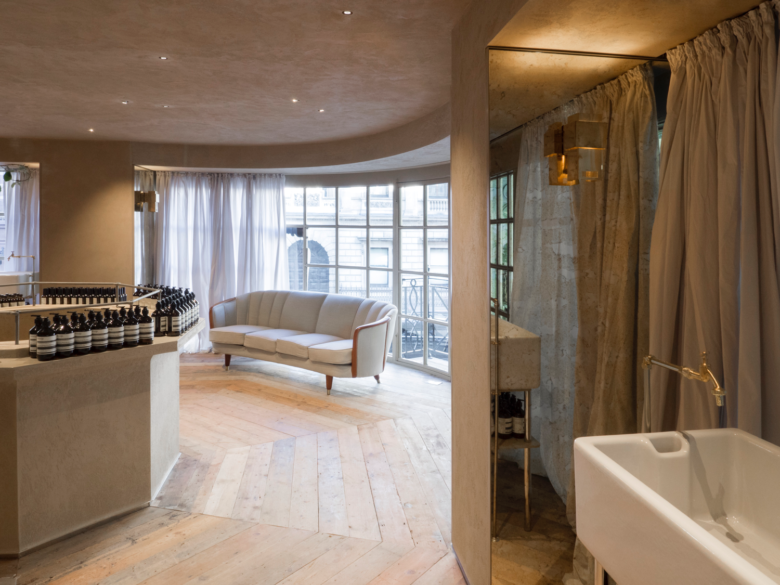 卢卡·瓜达尼诺工作室设计的伊索商店