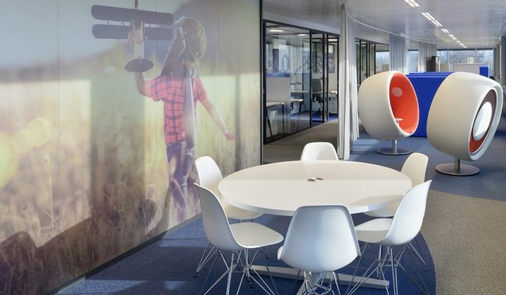 Global Workspaces 的 Agoria Tech Lounge 办公室，比利时布鲁塞尔