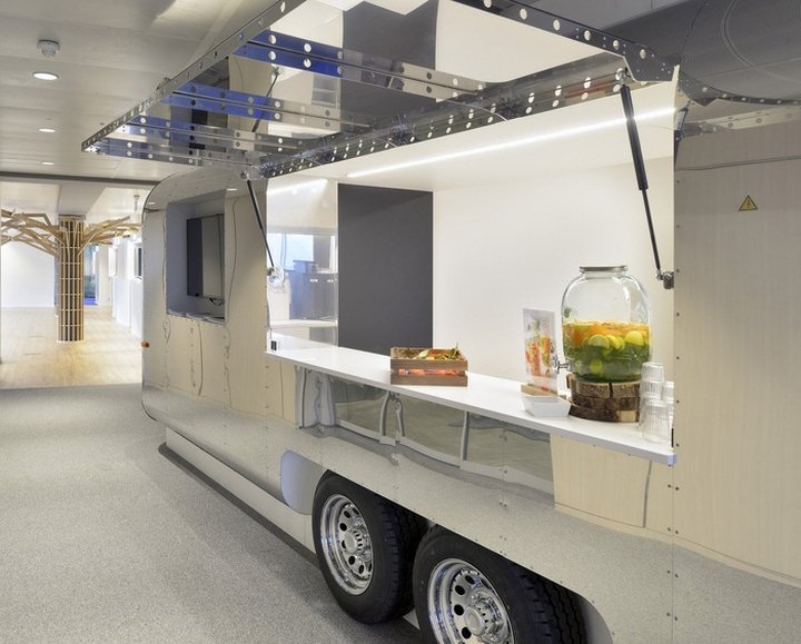 Global Workspaces 的 Agoria Tech Lounge 办公室，比利时布鲁塞尔