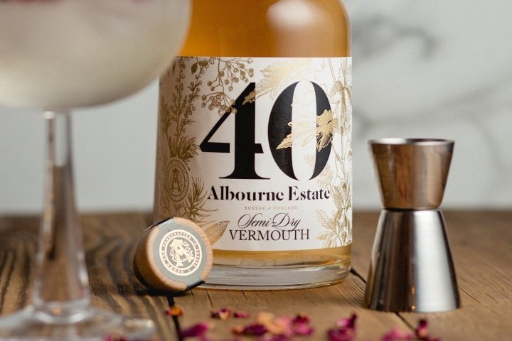 阿尔本庄园 40 苏塞克斯苦艾酒 by Studio Parr