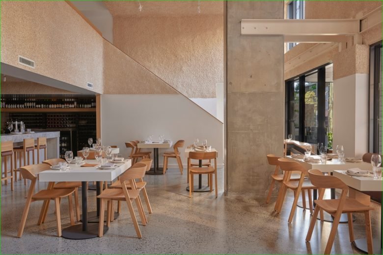 Twohill 和 James 设计的 Allonda 餐厅