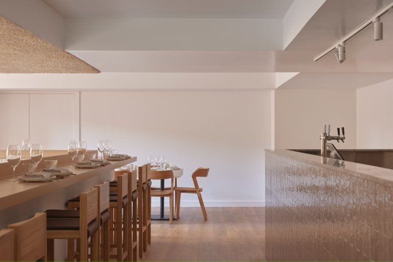 Twohill 和 James 设计的 Allonda 餐厅