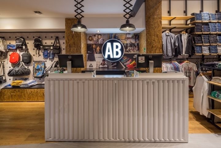 Rack 设计的美国品牌商店 – 零售建筑，麦德林 – 哥伦比亚