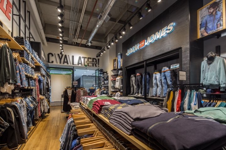 Rack 设计的美国品牌商店 – 零售建筑，麦德林 – 哥伦比亚