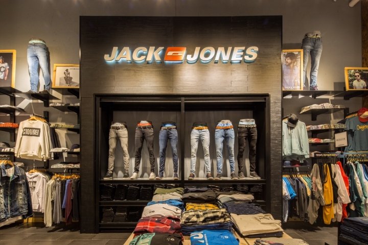 Rack 设计的美国品牌商店 – 零售建筑，麦德林 – 哥伦比亚