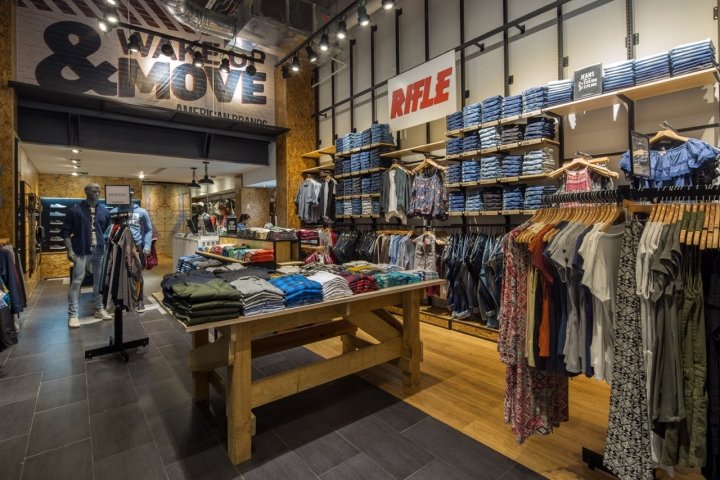 Rack 设计的美国品牌商店 – 零售建筑，麦德林 – 哥伦比亚