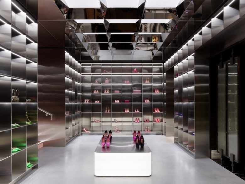 Crosby Studios 的 Amina Muaddi 商店