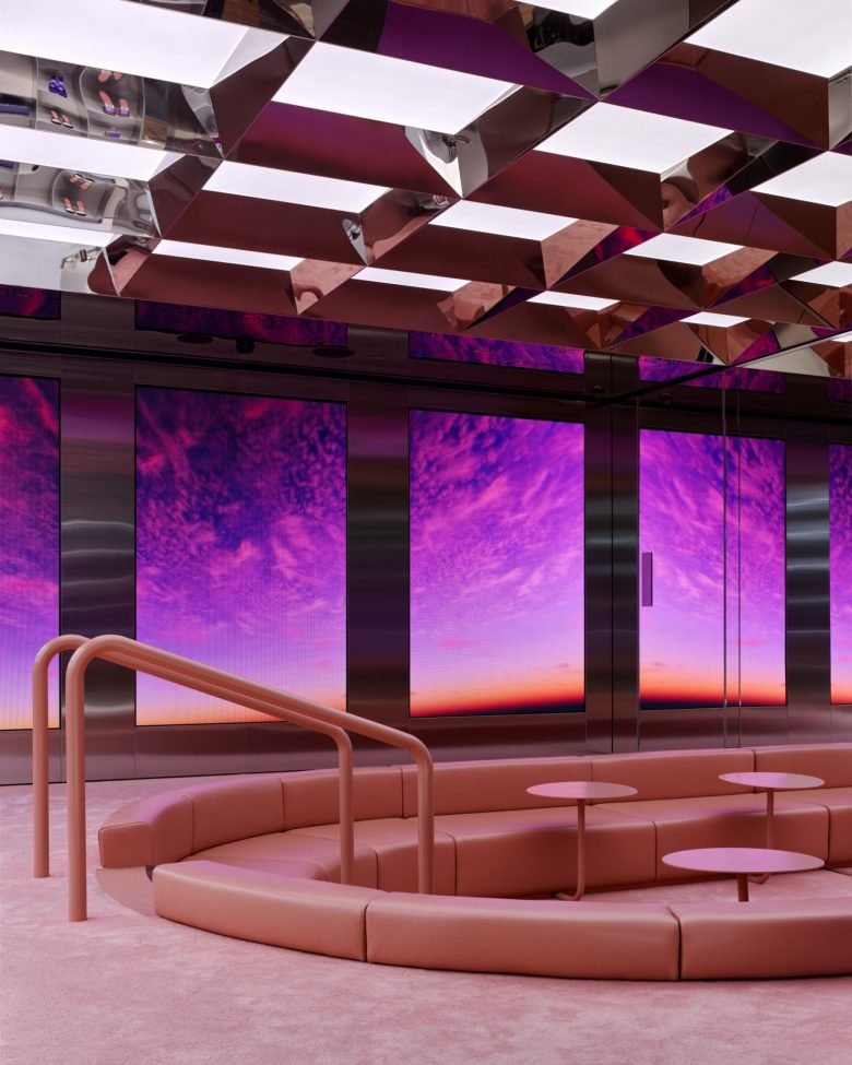 Crosby Studios 的 Amina Muaddi 商店