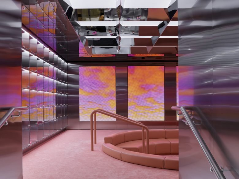 Crosby Studios 的 Amina Muaddi 商店