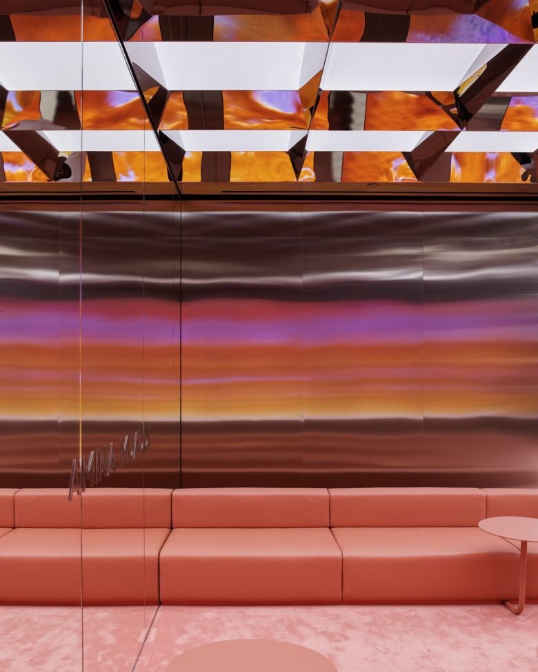 Crosby Studios 的 Amina Muaddi 商店